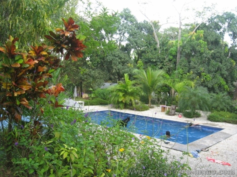 Costa Rica -  Existencia/Hotel en Montezuma con la casa principal, 4 habitaciones y 2 Bungalows